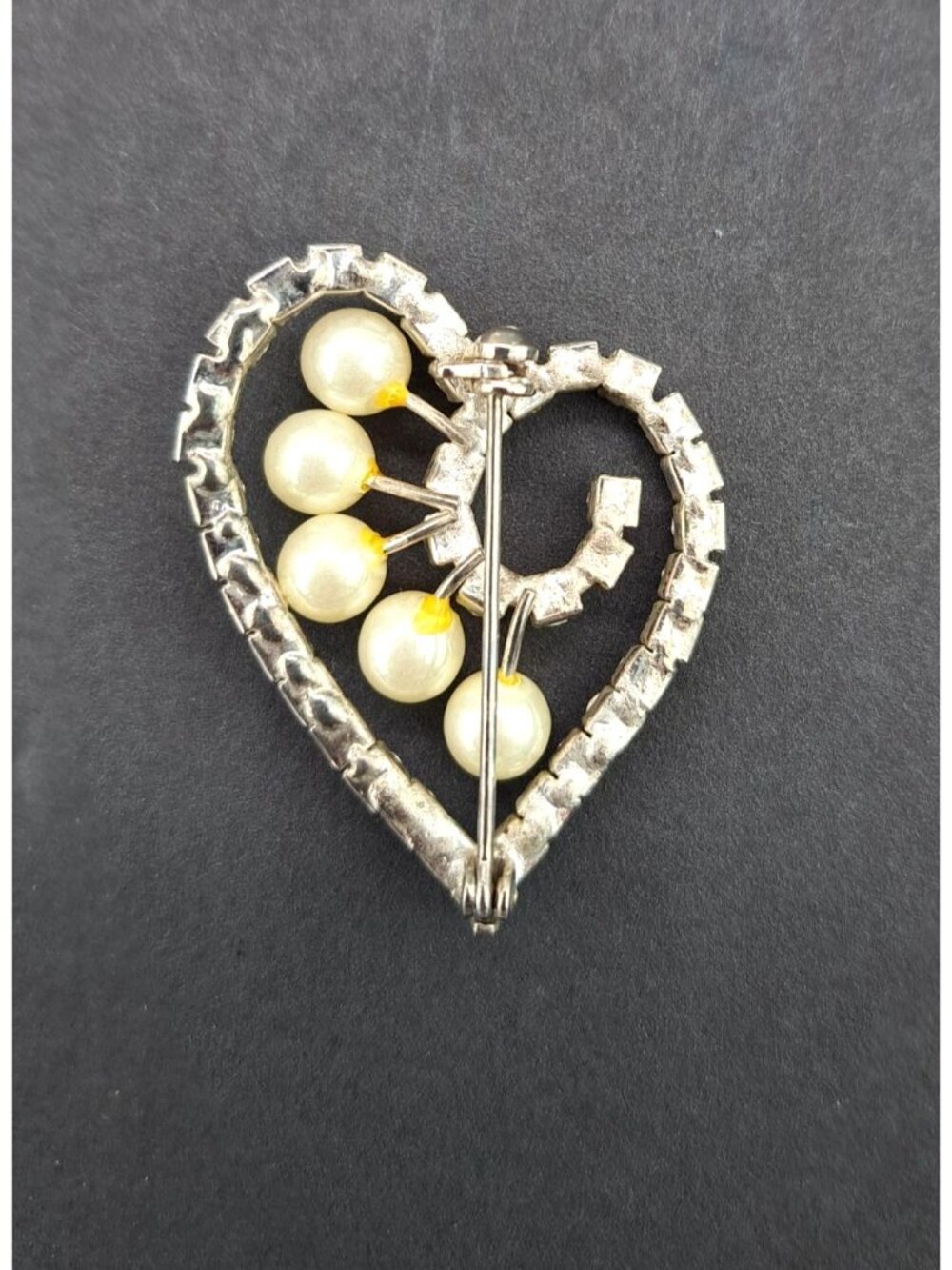 Vintage Heart-Shaped Rhinestone Faux Pearl Pin Brooch Silver-Tone Metal Jewelry - Picture 4 of 5